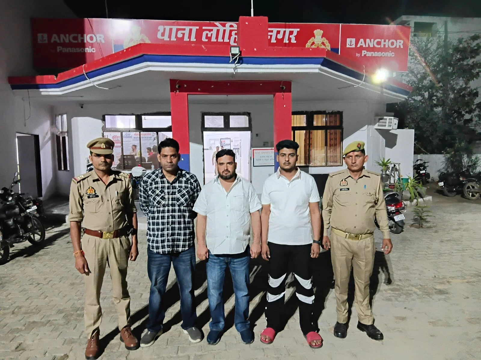 AIMIM Arrest: विवादित बयान पर 3 नेता पकड़े, शौकत अली की तलाश