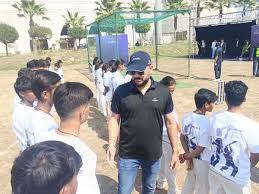 Yuvraj Singh Lucknow में बच्चों संग खेले, Girls को किया मोटिवेट