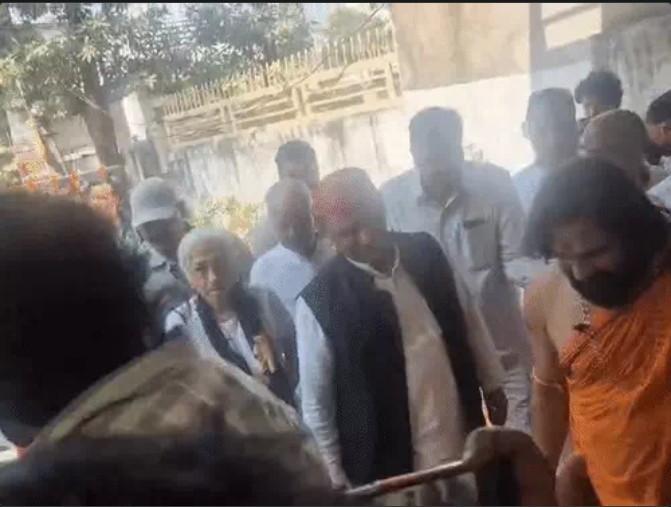 Lucknow News: अविमुक्तेश्वरानंद से मिलने पहुंचे अखिलेश यादव