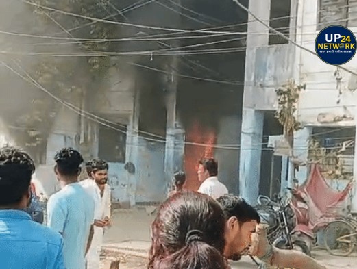 Lucknow: कॉलोनी में भीषण आग, सामान जलकर खाक