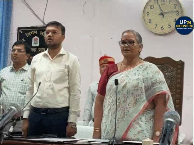 Lucknow: नए पार्षदों ने ली शपथ, शहर के विकास का लिया संकल्प