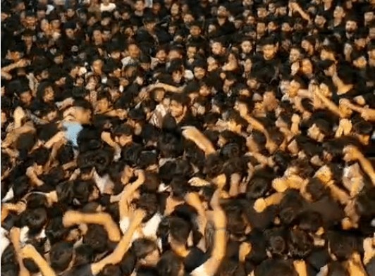 Lucknow: 19वीं रमजान पर शिया जुलूस, सड़कों पर मातम