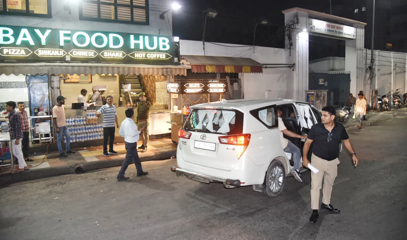 Lucknow News: बॉम्बे पावभाजी के 3 ठिकानों पर आयकर विभाग का सर्वे