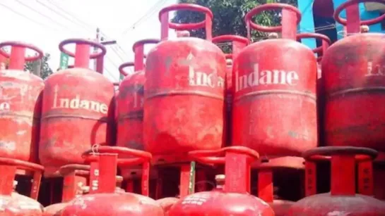 Commercial Gas Cylinder सप्लाई ठप, देशभर में असर