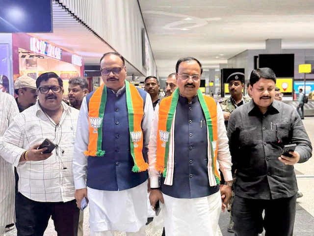 Lucknow Airport: फ्लाइट में 1 घंटे फंसे केशव मौर्य-ब्रजेश पाठक