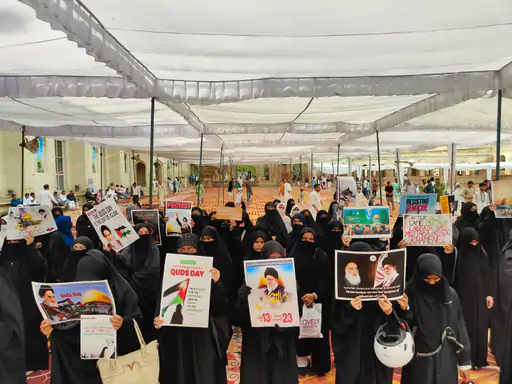 लखनऊ में अलविदा जुमे के बाद प्रदर्शन, इजराइल-अमेरिका के झंडे कुचले