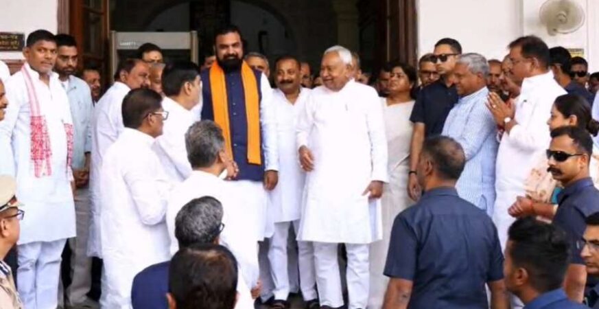 नीतीश कुमार का इस्तीफा, अब सम्राट चौधरी होंगे CM? विजय और निशांत के डिप्टी सीएम बनने की चर्चा तेज… 10 cm nitish kumar