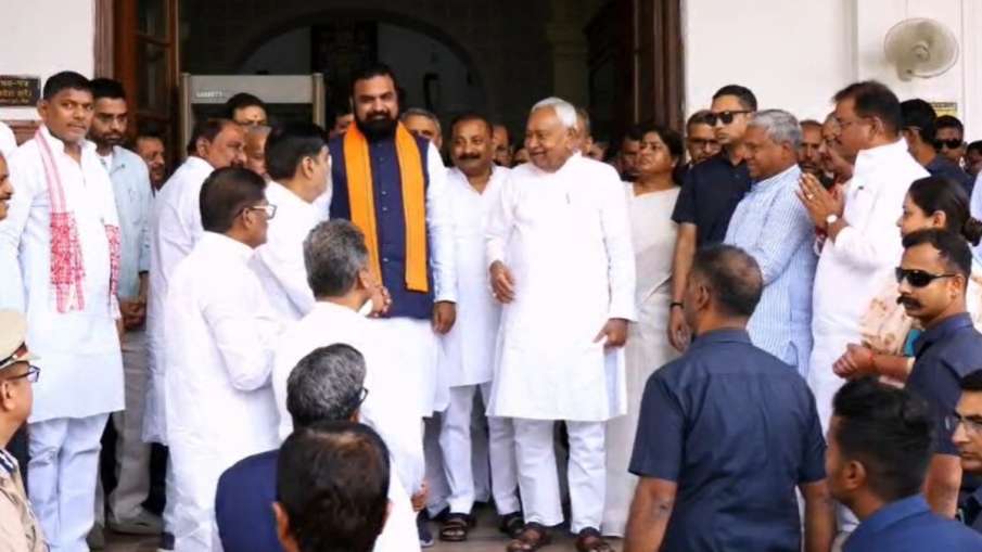 नीतीश कुमार का इस्तीफा, अब सम्राट चौधरी होंगे CM? विजय और निशांत के डिप्टी सीएम बनने की चर्चा तेज… 8 cm nitish kumar