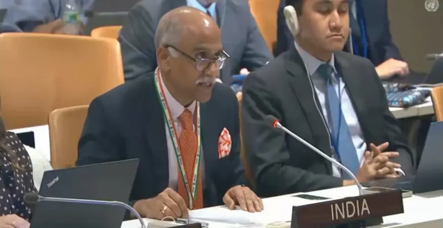 UN में पाकिस्तान को भारत का करारा जवाब! J&K पर ‘अनावश्यक टिप्पणी’ को बताया भ्रामक, कहा- कश्मीर भारत का आंतरिक मामला 5 संयुक्त राष्ट्र में भारत और पाकिस्तान के प्रतिनिधि