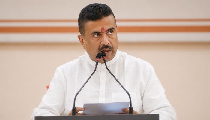 पश्चिम बंगाल विधानसभा में बजट पेश करते वित्त मंत्री