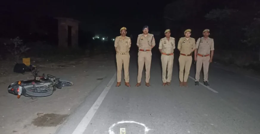 बुलंदशहर में पुलिस और बदमाश के बीच मुठभेड़, हिस्ट्रीशीटर विनोद उर्फ कालिया पैर में गोली लगने के बाद गिरफ्तार 5 पुलिस मुठभेड़ के बाद गिरफ्तार किया गया हिस्ट्रीशीटर बदमाश