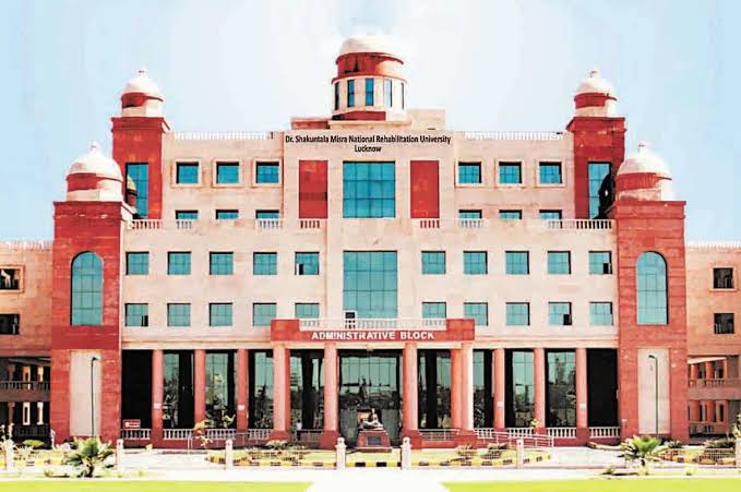 भारतीय सेना और डॉ. शकुंतला मिश्रा राष्ट्रीय पुनर्वास विश्वविद्यालय के बीच MoU पर हस्ताक्षर की सांकेतिक तस्वीर