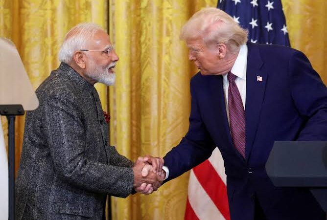 "मुझे बकवास आंकड़े मत दो!" भारत के टैरिफ को लेकर ट्रंप और हॉवर्ड लुटनिक में हुई तीखी बहस, नई किताब में बड़ा खुलासा 5 डोनाल्ड ट्रंप और हॉवर्ड लुटनिक की फाइल फोटो