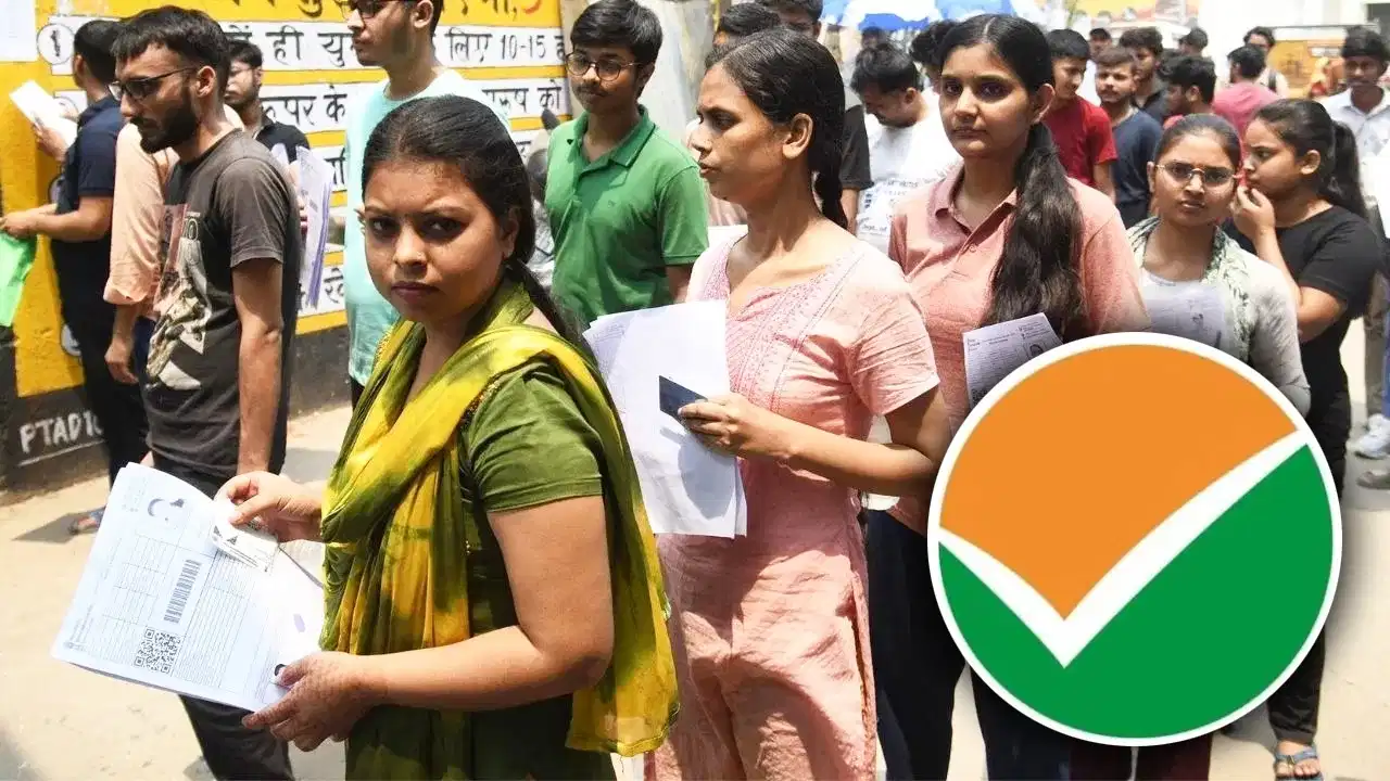 NEET अभ्यर्थी Admit Card डाउनलोड करते हुए
