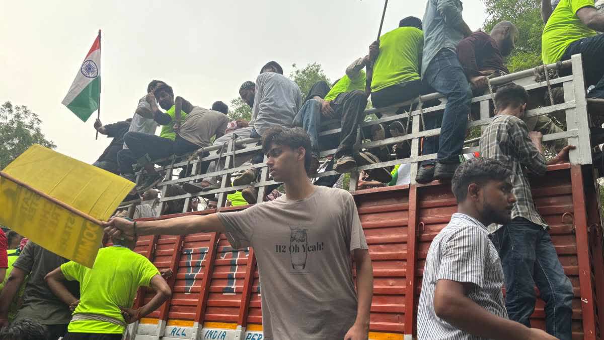शिक्षा व्यवस्था में जवाबदेही की मांग को लेकर छात्रों का प्रदर्शन