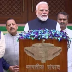 Parliament March: जंतर-मंतर पर भारी हंगामा, हाथों में तिरंगा लेकर संसद कूच की कोशिश; पुलिस ने रोका