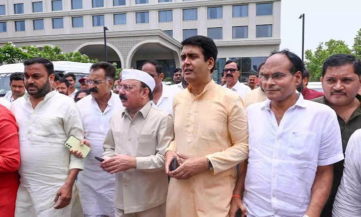 अयोध्या राम मंदिर में दान चोरी पर कांग्रेस का हमला, बोली- 'यह महापाप है', सरकार और ट्रस्ट से मांगा जवाब 5 Congress Reacts to Ayodhya Ram Temple Donation Theft Case