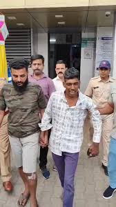 नासिक में पिकनिक मनाने गया परिवार बना हमले का शिकार, महिला से कथित छेड़छाड़ के विरोध पर 15 किलोमीटर तक पीछा कर कार पर हमला 5 Family Attacked Near Bhavli Dam in Nashik