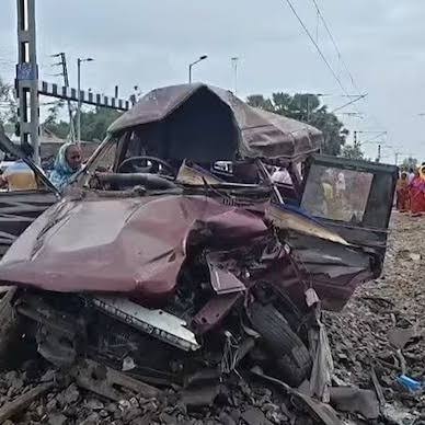 Train collides with school van at railway crossing in Murshidabad
