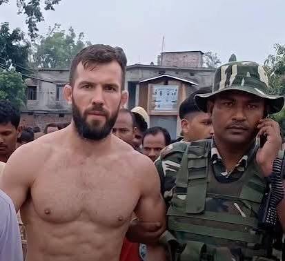महाराजगंज में भारत-नेपाल बॉर्डर से एक अमेरिकी नागरिक को बिना पासपोर्ट और वीज़ा के अवैध रूप से प्रवेश करने के आरोप में गिरफ़्तार किया गया है 5 US Citizen Jordan Brown Detained Near India Nepal Border