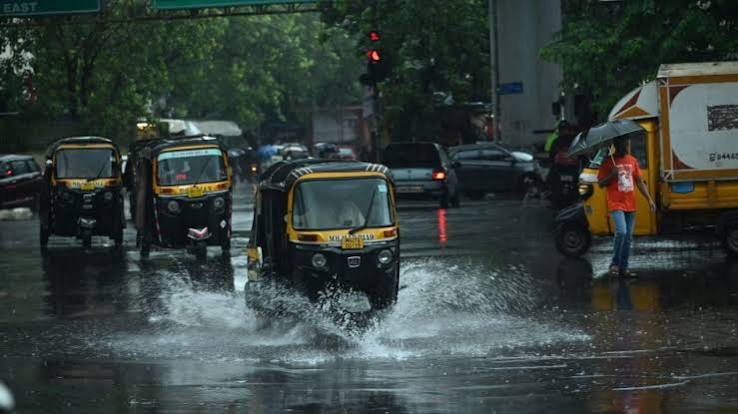 Heavy Rain Lashes Mumbai as IMD Issues Orange Alert
