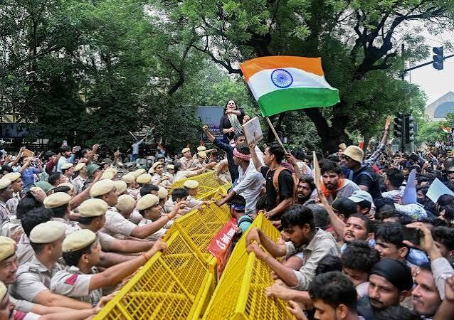 दिल्ली में CJP के ‘चलो संसद’ मार्च पर तनाव, प्रदर्शनकारियों ने पुलिस कार्रवाई को बताया ‘क्रूर दमन’; कई हिरासत में 6 CJP protesters face police action during Chalo Sansad march in Delhi