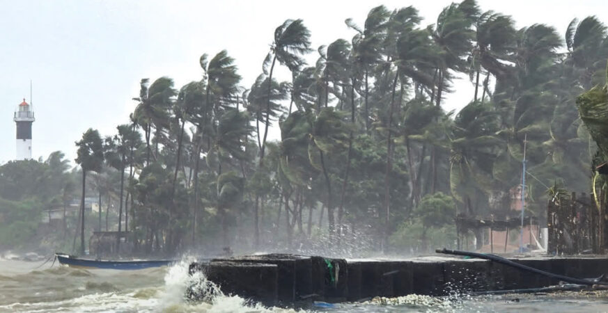 मौसम अपडेट 24 अक्टूबर 2026, मौसम विभाग अलर्ट, IMD Weather Alert, बंगाल की खाड़ी में चक्रवात, चक्रवाती तूफान का अलर्ट, आंध्र प्रदेश में भारी बारिश, ओडिशा में भारी बारिश, तमिलनाडु मौसम अपडेट, केरल में बारिश, दिल्ली एनसीआर मौसम, पंजाब हरियाणा राजस्थान मौसम, उत्तराखंड मौसम अपडेट, हिमाचल प्रदेश में बर्फबारी, जम्मू-कश्मीर मौसम, देशभर में मौसम का बदलाव,Weather Update 24 October 2026, IMD Weather Alert, Bay of Bengal Cyclone, Cyclone Alert India, Andhra Pradesh Heavy Rainfall, Odisha Weather Alert, Tamil Nadu Rain Alert, Kerala Weather Update, Delhi NCR Weather, Punjab Haryana Rajasthan Weather, Uttarakhand Weather Forecast, Himachal Pradesh Snowfall, India Weather Forecast,24 अक्टूबर 2026 को मौसम विभाग ने बंगाल की खाड़ी में चक्रवात और कई राज्यों में भारी बारिश का अलर्ट जारी किया,IMD weather alert for cyclone formation in Bay of Bengal and heavy rainfall across several Indian states,#WeatherUpdate #IMDAlert #CycloneAlert #BayOfBengal #HeavyRainfall #OdishaWeather #AndhraPradeshWeather #TamilNaduWeather #DelhiWeather #UPNews #IndiaWeather,