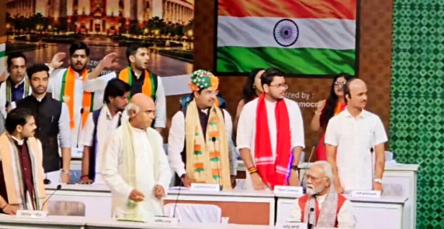 विपक्ष के 'जन महाभियोग' पर BJP का बड़ा पलटवार, मॉक पार्लियामेंट से देशव्यापी पदयात्रा तक तैयार किया मेगा प्लान 5 दिल्ली में भाजपा के जवाबी अभियान के तहत लोकतंत्र बनाम अराजकता मॉक पार्लियामेंट कार्यक्रम का दृश्य