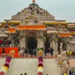 कुआनो नदी में गिरी बोलेरो, छह लोगों की बची जान