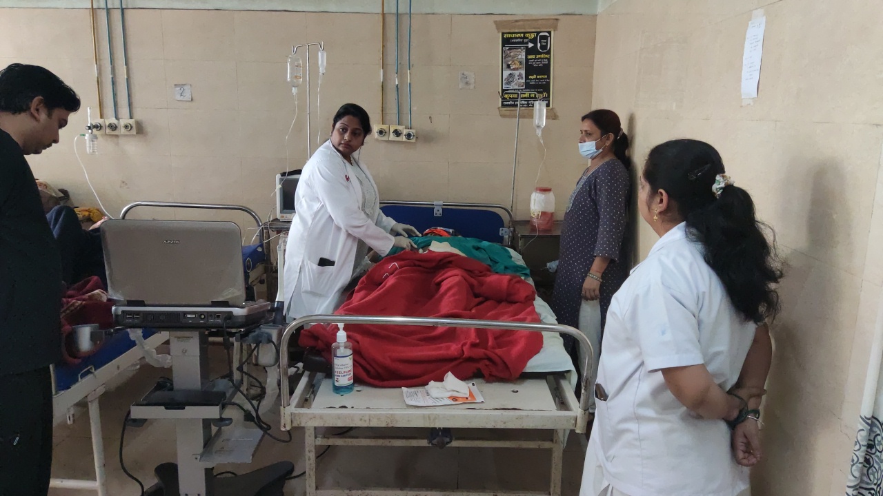 5 माह का गर्भ, पेट में 2 किलो की गांठ; डॉक्टरों ने बचाई जान 5 बांदा मेडिकल कॉलेज में गर्भवती का सफल ऑपरेशन