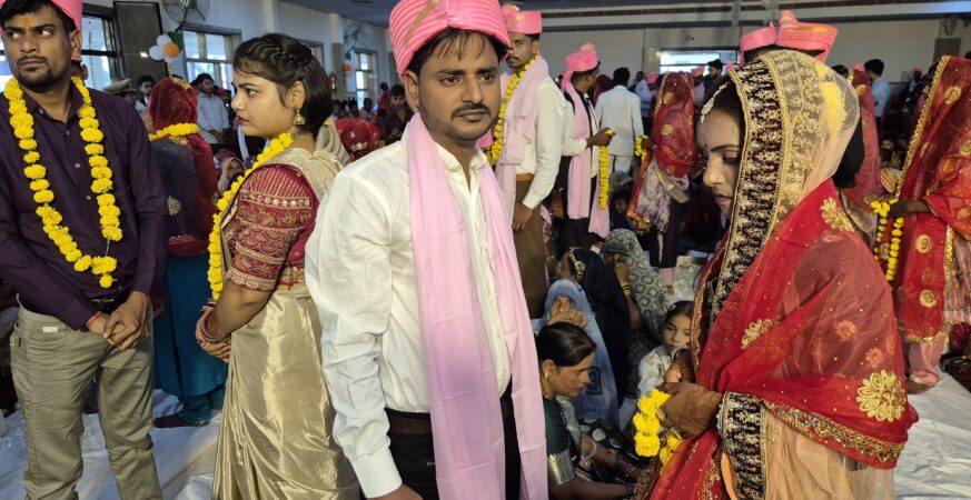 उरई में 76 जोड़ों की शादी, सरकार देगी ₹1 लाख की मदद 5 उरई में 76 जोड़ों का सामूहिक विवाह