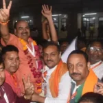 मतगणना के बीच भिड़े समर्थक, आगरा में बवाल