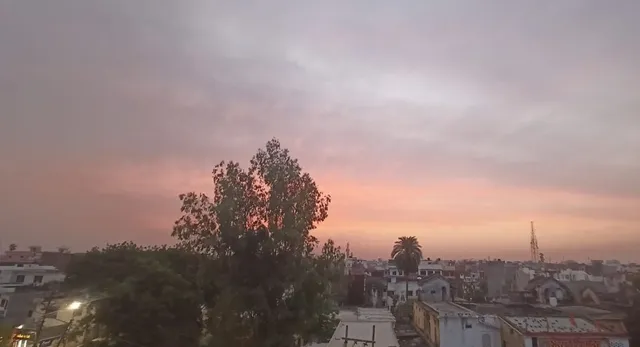 उत्तर प्रदेश में मौसम में बदलाव के बाद लखनऊ और पूर्वी यूपी में सुबह की ठंडक और धुंध,यूपी मौसम अपडेट, उत्तर प्रदेश मौसम समाचार, लखनऊ मौसम आज, यूपी में तापमान में गिरावट, लखनऊ में ठंडक, पूर्वी यूपी का मौसम, गोरखपुर मौसम अपडेट, बरेली का तापमान, बहराइच मौसम, प्रयागराज मौसम, झांसी मौसम, उत्तर प्रदेश मौसम पूर्वानुमान, यूपी में ठंड कब बढ़ेगी,UP Weather Update, Uttar Pradesh weather news, Lucknow weather today, UP temperature drop, East UP weather, Gorakhpur weather, Bareilly temperature, Bahraich weather update, Uttar Pradesh weather forecast, cold weather in UP,#UPWeather #UPWeatherUpdate #LucknowWeather #UttarPradeshNews #WeatherNews #लखनऊमौसम #यूपीमौसम #मौसमअपडेट #उत्तरप्रदेश,
