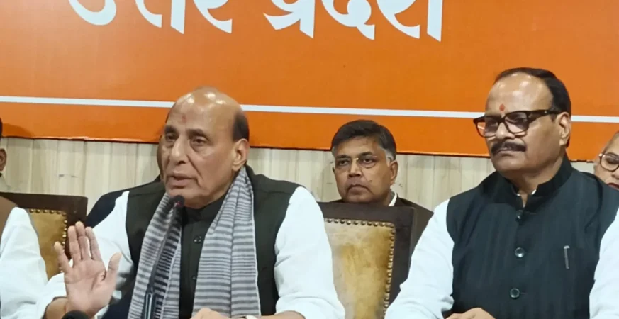 राजनाथ सिंह का विपक्ष पर बड़ा हमला, बोले- बांग्लादेश की तर्ज पर सत्ता परिवर्तन की कोशिश 5 राजनाथ सिंह लखनऊ, राजनाथ सिंह का विपक्ष पर हमला, राजनाथ सिंह प्रेस कॉन्फ्रेंस, बांग्लादेश की तर्ज पर सत्ता परिवर्तन, राहुल गांधी वोट चोरी आरोप, कांग्रेस पर राजनाथ सिंह का बयान, लखनऊ राजनीतिक समाचार, उत्तर प्रदेश राजनीति, लखनऊ न्यूज टुडे, रक्षा मंत्री राजनाथ सिंह, SIR विवाद, चुनाव सुधार विवाद, निर्वाचन आयोग विवाद, लोकतांत्रिक संस्थाएं, इंदिरा गांधी आपातकाल, केंद्र सरकार और विपक्ष,Rajnath Singh in Lucknow, Rajnath Singh Latest News, Rajnath Singh Press Conference, Rajnath Singh Slams Opposition, Bangladesh Style Power Change, Rahul Gandhi Vote Theft Allegations, Congress BJP Political News, Lucknow Political News, Uttar Pradesh Politics, UP News Today, India Election Controversy, Special Intensive Revision SIR, Election Commission of India, Rajnath Singh Statement, Indian Democracy News,लखनऊ में रक्षा मंत्री राजनाथ सिंह की प्रेस कॉन्फ्रेंस, राजनाथ सिंह का विपक्ष पर हमला, राजनाथ सिंह राहुल गांधी वोट चोरी विवाद, राजनाथ सिंह बांग्लादेश सत्ता परिवर्तन बयान, लखनऊ उत्तर प्रदेश राजनीतिक समाचार, राजनाथ सिंह कांग्रेस SIR विवाद,Rajnath Singh press conference in Lucknow, Defence Minister Rajnath Singh on opposition, Rajnath Singh Rahul Gandhi vote theft allegations, Rajnath Singh Bangladesh style power change remarks, Lucknow Uttar Pradesh political news, Rajnath Singh Congress SIR controversy,#RajnathSingh, #LucknowNews, #UPNews, #UttarPradeshPolitics, #RahulGandhi, #Congress, #SIR, #ElectionCommission, #IndianPolitics, #राजनाथसिंह, #लखनऊसमाचार, #उत्तरप्रदेशराजनीति, #राहुलगांधी, #वोटचोरीविवाद, #चुनावसुधार,