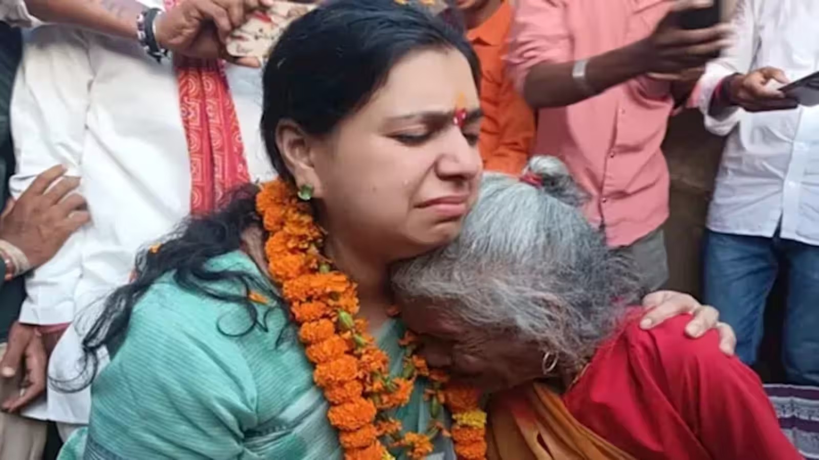 दिव्या मित्तल मिर्जापुर, पूर्व आईएएस दिव्या मित्तल, दिव्या मित्तल वीडियो, दुईजी देवी दिव्या मित्तल मुलाकात, लहुरियादह गांव समाचार, मिर्जापुर ताजा खबर, जननीति भारत पार्टी, दिव्या मित्तल राजनीति, दिव्या मित्तल 2027 चुनाव, मिर्जापुर सदर विधानसभा, हलिया ब्लॉक समाचार, गड़बड़ा धाम, मां शीतला देवी मंदिर, लहुरियादह स्कूल निर्माण, मिर्जापुर शिक्षा समाचार, उत्तर प्रदेश राजनीति, Divya Mittal Mirzapur, former IAS Divya Mittal, Divya Mittal Dueji Devi meeting, Divya Mittal viral video, Janneeti Bharat party, Mirzapur news today, Lahuriyadah village, Mirzapur school construction, Divya Mittal UP election 2027, Mirzapur Sadar constituency, Halia Mirzapur news, Uttar Pradesh political news, Divya Mittal Mirzapur, former IAS Divya Mittal, Divya Mittal Dueji Devi meeting, Divya Mittal viral video, Janneeti Bharat party, Mirzapur news today, Lahuriyadah village, Mirzapur school construction, Divya Mittal UP election 2027, Mirzapur Sadar constituency, Halia Mirzapur news, Uttar Pradesh political news, Divya Mittal Mirzapur visit news, Divya Mittal Dueji Devi viral video, former IAS officer Divya Mittal latest news, Janneeti Bharat party announcement, Divya Mittal Mirzapur Sadar election 2027, Lahuriyadah village school demand, Mirzapur school construction forest department objection, दिव्या मित्तल मिर्जापुर दौरा, दुईजी देवी का वीडियो, लहुरियादह गांव में स्कूल की मांग, #दिव्यामित्तल, #मिर्जापुर, #दुईजीदेवी, #लहुरियादह, #जननीतिभारत, #उत्तरप्रदेशराजनीति, #स्कूलकीमांग, #मिर्जापुरन्यूज,#DivyaMittal, #MirzapurNews, #JanneetiBharat, #UttarPradeshPolitics, #DuejiDevi, #UPNews, #EducationNews,मिर्जापुर के लहुरियादह गांव में बुजुर्ग महिला दुईजी देवी से मुलाकात करतीं पूर्व आईएएस दिव्या मित्तल,