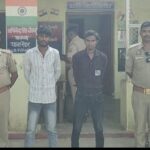 जालौन: कोंच में निजी बस से बचने के प्रयास में बाइक सवार परिवार गिरा, माता-पिता समेत तीन घायल