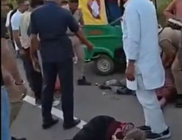 जालौन में शव लेकर जा रही एंबुलेंस ऑटो और मोपेड से टकराई, 8 घायल; कालपी विधायक ने रुकवाया काफिला 5 जालौन के उकासा मोड़ पर एंबुलेंस हादसे के बाद घायलों की मदद करते कालपी विधायक विनोद चतुर्वेदी,जालौन एंबुलेंस हादसा, जालौन सड़क दुर्घटना, उरई सड़क हादसा, उकासा मोड़ एक्सीडेंट, चमारी टोल प्लाजा हादसा, आटा थाना क्षेत्र दुर्घटना, शव लेकर जा रही एंबुलेंस का एक्सीडेंट, एंबुलेंस ऑटो की टक्कर, एंबुलेंस मोपेड हादसा, सड़क हादसे में आठ घायल, धर्मेंद्र गंभीर घायल, मेडिकल कॉलेज उरई, कालपी विधायक विनोद चतुर्वेदी, चंद्रकांत दुबे उरई रिपोर्ट, आटा थाना प्रभारी अभिलाष मिश्रा, अहमदाबाद से सुल्तानपुर जा रही एंबुलेंस, जालौन की ताजा खबर, उरई न्यूज, उत्तर प्रदेश सड़क हादसा, जिला जालौन, प्रदेश उत्तर प्रदेश, खबर श्रेणी सड़क दुर्घटना,Jalaun ambulance accident, Orai road accident, Ukasa Mod accident, Chamari Toll Plaza accident, Ata police station Jalaun, ambulance collides with auto and moped, eight injured in Jalaun accident, Kalpi MLA Vinod Chaturvedi, Government Medical College Orai, Ahmedabad to Sultanpur ambulance, Uttar Pradesh accident news, Jalaun latest news, road accident report Orai, district Jalaun, state Uttar Pradesh, news category road accident,जालौन के उकासा मोड़ पर एंबुलेंस हादसा, सड़क पर घायल लोगों की मदद करते कालपी विधायक विनोद चतुर्वेदी, एंबुलेंस की टक्कर से पलटा ऑटो, जालौन सड़क दुर्घटना में आठ घायल, मेडिकल कॉलेज उरई में भर्ती घायल, चमारी टोल प्लाजा के पास सड़क हादसा,Jalaun Ukasa Mod ambulance accident, Kalpi MLA Vinod Chaturvedi helping injured people, ambulance collision with auto and moped, eight injured in Orai road accident, injured people after accident near Chamari Toll Plaza,#JalaunNews, #OraiNews, #RoadAccident, #AmbulanceAccident, #VinodChaturvedi, #UttarPradeshNews, #MedicalCollegeOrai, #जालौन, #उरई, #सड़कहादसा, #एंबुलेंसहादसा, #कालपीविधायक, #विनोदचतुर्वेदी, #उत्तरप्रदेशसमाचार, #स्थानीयसमाचार,