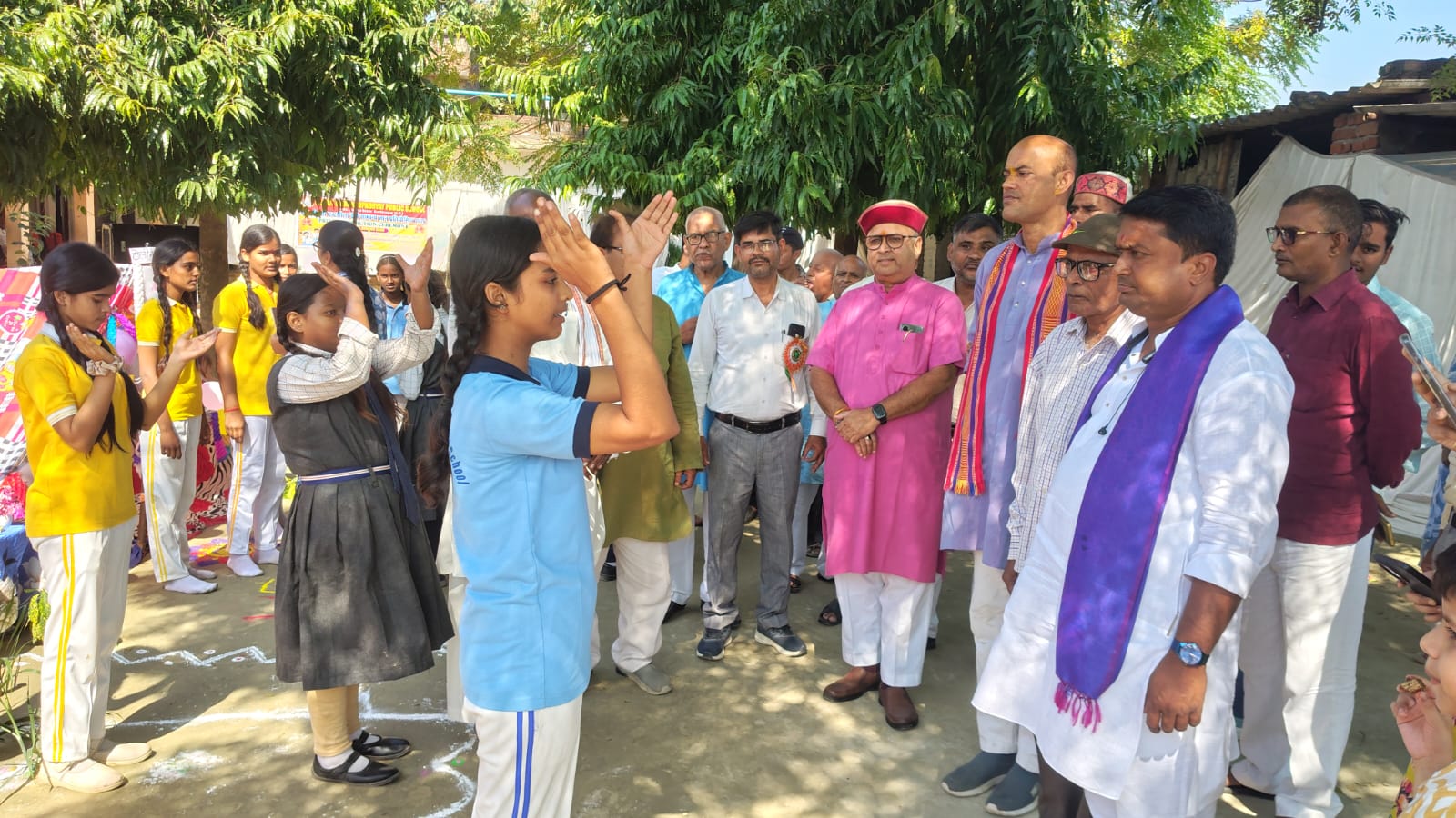 स्काउट-गाइड शिविर में सफल विद्यार्थियों का सम्मान