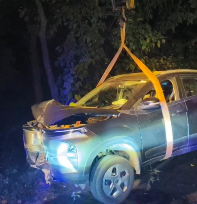 NH-28 पर स्कॉर्पियो और नेक्सॉन की टक्कर