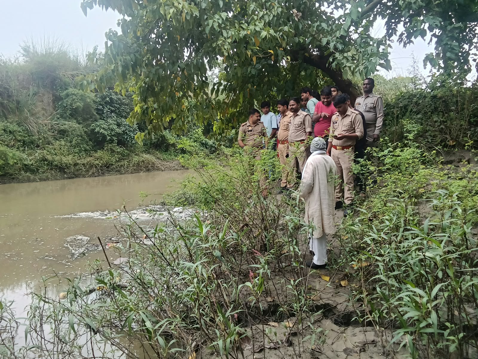 घाघी नदी में मिला अज्ञात युवक का शव