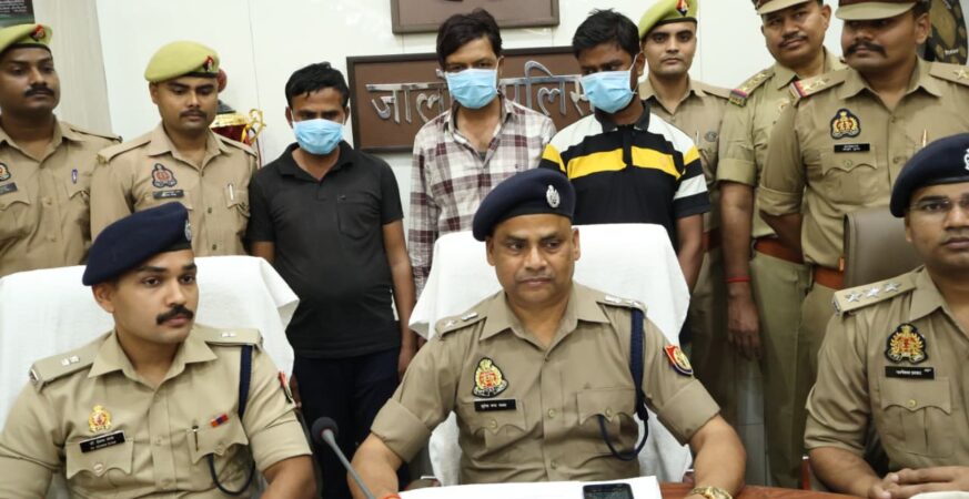हमीरपुर में 250 कुंतल चावल से भरा ट्रक पकड़ा 5 मौदहा में 250 कुंतल चावल से भरा ट्रक पकड़ा
