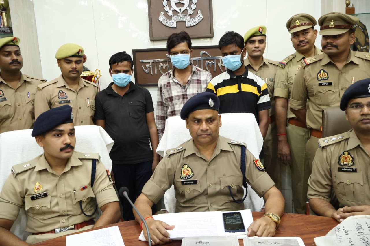 मौदहा में 250 कुंतल चावल से भरा ट्रक पकड़ा