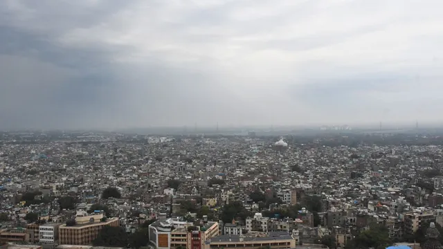 दिल्ली-NCR में तूफान अर्णब का असर: झमाझम बारिश से गिरा पारा, चार साल में अक्टूबर का सबसे ठंडा दिन
