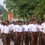 जालौन: कोंच में निजी बस से बचने के प्रयास में बाइक सवार परिवार गिरा, माता-पिता समेत तीन घायल