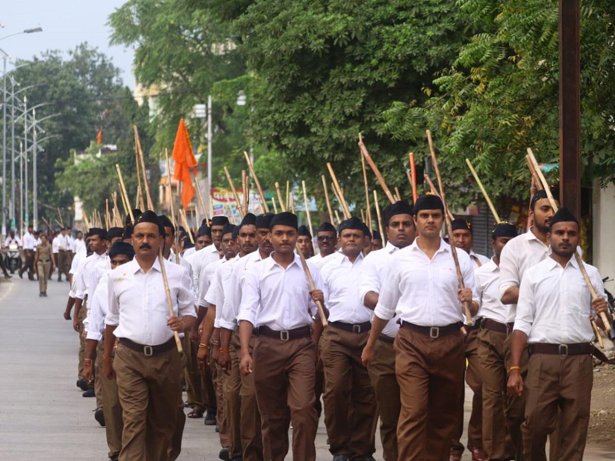 उरई में विजयादशमी पर RSS का पथ संचलन, बच्चों से बुजुर्गों तक स्वयंसेवकों ने दिखाई एकजुटता 5 #UraiNews, #JalaunNews, #RSS, #RSSPathSanchalan, #Vijayadashami, #UttarPradeshNews, #LocalNews, #UP24NetworkNews, #उरई, #जालौन, #आरएसएस, #पथसंचलन, #विजयादशमी, #उत्तरप्रदेशसमाचार, #उरईन्यूज, #यूपी24नेटवर्कन्यूज,Urai RSS Path Sanchalan latest news, RSS Vijayadashami event Urai Jalaun, Urai Jalaun local news today, RSS march in Uttar Pradesh, Jalaun Vijayadashami celebration, उरई RSS पथ संचलन की खबर, उरई में विजयादशमी पर क्या हुआ, जालौन RSS की ताजा खबर, उरई की आज की स्थानीय खबर, उरई में स्वयंसेवकों का पथ संचलन, जनता इंटर कॉलेज गोपाल शाखा उरई, नया रामनगर RSS संचलन, उत्तर प्रदेश सामाजिक आयोजन समाचार, जालौन जिला समाचार, चंद्रकांत दुबे उरई रिपोर्ट,Urai RSS Path Sanchalan, RSS Vijayadashami Urai, Jalaun RSS News, Urai Latest News, Jalaun Latest News, Uttar Pradesh Local News, Rashtriya Swayamsevak Sangh Urai, RSS Vijayadashami Event, Urai Path Sanchalan News, Jalaun Social Event, Naya Ram Nagar Urai, उरई RSS पथ संचलन, उरई में विजयादशमी उत्सव, जालौन RSS समाचार, उरई की ताजा खबर, जालौन की ताजा खबर, उत्तर प्रदेश स्थानीय समाचार, उरई राष्ट्रीय स्वयंसेवक संघ, RSS विजयादशमी कार्यक्रम, उरई पथ संचलन समाचार, जनता इंटर कॉलेज गोपाल शाखा, नया रामनगर उरई समाचार, चंद्रकांत दुबे उरई रिपोर्ट, जालौन सामाजिक आयोजन, उत्तर प्रदेश विजयादशमी समाचार, यूपी 24 नेटवर्क न्यूज़,Chandra Kant Dubey Urai Report, Uttar Pradesh Vijayadashami News, UP 24 Network News,उरई में विजयादशमी पर पथ संचलन करते RSS स्वयंसेवक।,