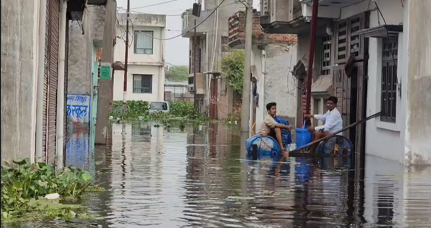 लखनऊ में बाढ़ का खतरा, गोमती के जलस्तर और कमजोर बांध पर नजर 4 fffffff