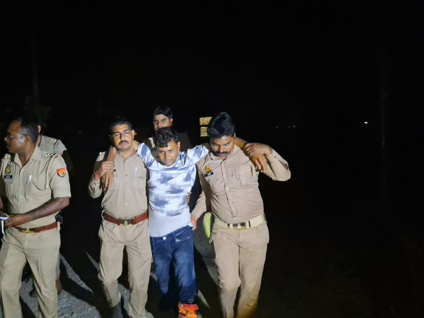 25 हजार का इनामी मुठभेड़ में गिरफ्तार 5 जालौन पुलिस मुठभेड़ में इनामी आरोपी गिरफ्तार
