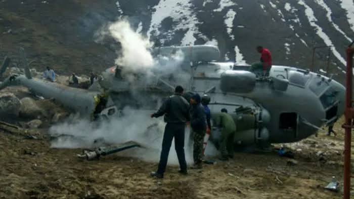 जोशीमठ में हेलीकॉप्टर हादसा, पांडुकेश्वर पहाड़ी पर दुर्घटनाग्रस्त हेलीकॉप्टर, उत्तराखंड में सेना का रेस्क्यू ऑपरेशन, बदरीनाथ से देहरादून हेलीकॉप्टर सेवा,Joshimath helicopter crash today, Badrinath to Dehradun helicopter accident, Uttarakhand helicopter crash 30 October 2026, Chamoli helicopter accident six dead,