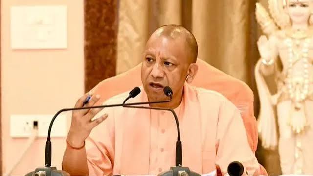 यूपी में चक्रवात अर्णब का असर, उत्तर प्रदेश में भारी बारिश का अलर्ट, पूर्वांचल मौसम चेतावनी, सीएम योगी ने अधिकारियों को किया अलर्ट, UP Weather Alert Cyclone Arnab.यूपी में चक्रवात अर्णब के कारण भारी बारिश का अलर्ट, सीएम योगी ने अधिकारियों को किया सतर्क।