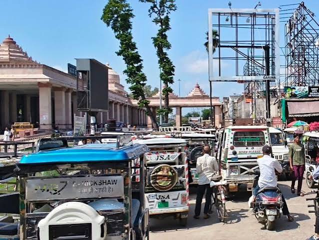 अयोध्या राम मंदिर मार्ग पर ई-रिक्शों के जमावड़े की शिकायत